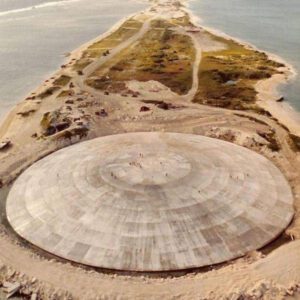 Recently, many tourists took photos of a giant UFO lying deep under the sea when the sea water dried up