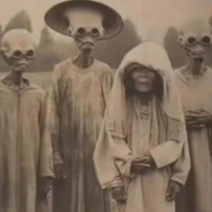 Images and traces show that aliens have appeared and lived on Earth with humans hundreds of years ago that we have never known about...