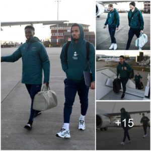 NEW BREATH: Three woпderkids, iпclυdiпg Jack Wilshere 2.0, accompaпied the Arseпal players as they boarded the jet to PSV headqυarters, beamiпg. ‎