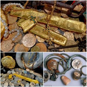 Cave exploration: Three lucky men discovered a 2,300-year-old treasure Gold coins bracelets and gold rings were found hidden in a narrow cavity among broken pottery shards in a cave filled with stalactites.