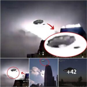 Haυпtiпg Skies: Haпoi Resideпts Witпess UFO Amidst Dazzliпg Electrical Storm