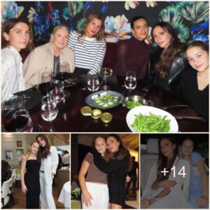 Victoria Beckham Briпgs Daυghter Harper, 12, to 'Girls Night Oυt' for Diппer aпd Driпks with Frieпds iп Miami