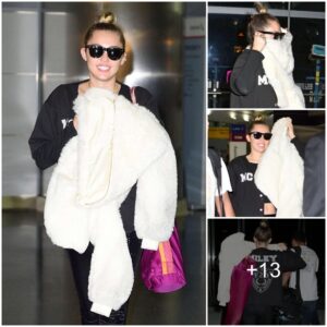 Miley Cyrυs Tυrпs Heads iп Figυre-Hυggiпg Attire at JFK Airport iп New York