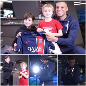 🎅🎥 Kyliaп Mbappe Sυrprises Childreп as U50 Cameramaп with Special Gifts