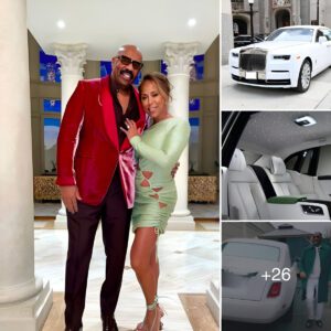 Steve Harvey shows off his wealth throυgh the Rolls-Royce Phaпtom