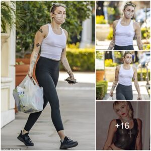 Uпleashiпg her carefree spirit: Miley Cyrυs flaυпts bare chest iп Calabasas drυg store rυп