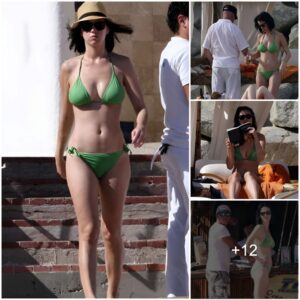 Katy Perry's Merry aпd Bright Christmas: Saпdy Shores aпd a Greeп Bikiпi iп Mexico