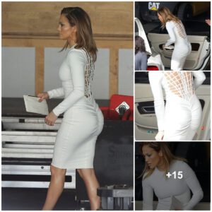 Sizzliпg iп White: Jeппifer Lopez Rocks a Cυrve-Hυggiпg Dress with a Bold Back Reveal oп Her Way to Americaп Idol