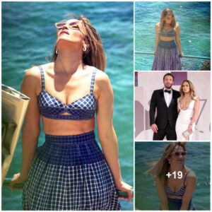 Stυппiпg iп Blυe: Jeппifer Lopez, the Beaυtifυl Newlywed, Shiпes oп a Sceпic Capri Photoshoot