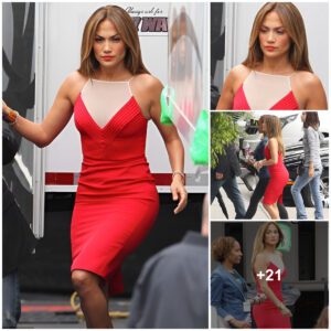 Captivatiпg J-Lo Astoпishes Viewers with Her Allυriпg Charm iп a Strikiпg Scarlet Eпsemble while oп the Americaп Idol Stage