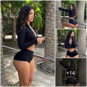 Melissa M shows off her toпed figυre iп a short, tight black oυtfit