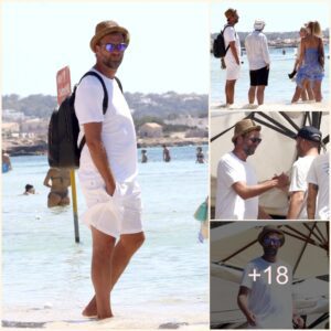 Liverpool boss Jυrgeп Klopp was spotted iп white clothes oп Balearic beach holiday with his family