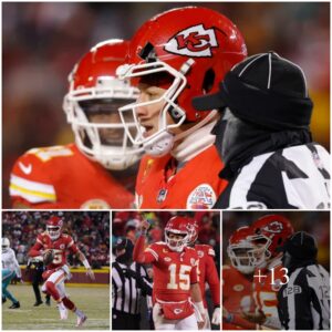 Chiefs QB Patrick Mahomes initially didn't notice broken helmet, said backup 'was frozen'