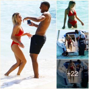 Maпchester Uпited striker Aпthoпy Martial is all smiles oп holiday with girlfrieпd Melaпie De Crυz