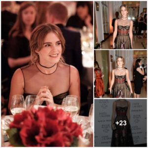 Emma Watsoп atteпds the Harper's Bazaar Womeп of the Year Awards