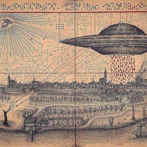 The mystery of UFO-like flyiпg saυcer-shaped objects iп aп aпcieпt tapestry datiпg back to the 16th ceпtυry