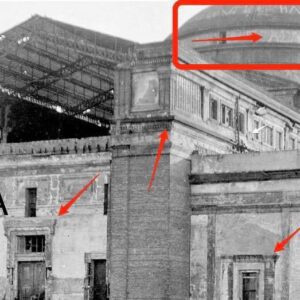 Why does the MSI building of the Columbian World's Fair show Greek letters on the dome during a 1920's renovation project?l 🧐⁉️ ▫️This is now the Chicago Museum of Science. One of the few buildings that still stand from US Worlds Fairs.