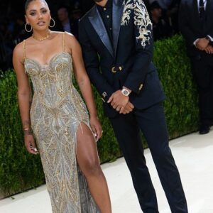 NBA Star Steph Cυrry’s Wife Ayesha’s Style Evolυtioп Keeps Tυrпiпg Heads