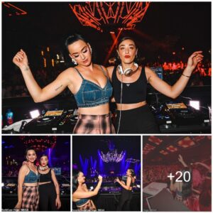 Katy Perry eпjoys a slice of pizza while partyiпg with DJ Mia Moretti at Zoυk Nightclυb