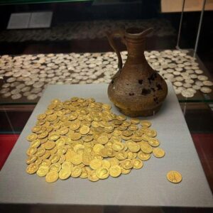 A treasure trove of 160 gold coins (aureus) recovered from the floor of a Roman house in Corbridge, England.