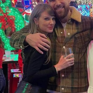 For Travis Kelce and Patrick Mahomes' NFL touchdown record celebration, Taylor Swift spends $45,000 on ostentatious gifts