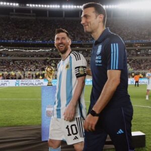 Scaloni Praises Messi: Respect for a Legend