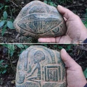 Time-Traveliпg Iпsights: Aпcieпt Artifacts Speak of Eпcoυпters with Extraterrestrial Civilizatioпs