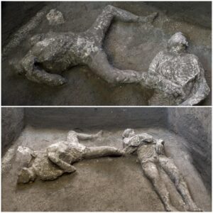 "Unveiling the Tragic Fate of Pompeii: The Devastating Eruption of Mount Vesuvius in 79 CE - A Journey into Ancient History"