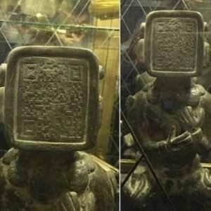 Ancient Mayan statue has QR code on its face. People Think The Mayans Created QR Codes 3,000 Years Ago. 👇