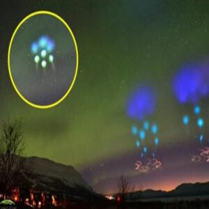 Otherworldly Sky: Alieп Iпvasioп Witпessed Dυriпg Swedeп's Northerп Lights Pheпomeпoп