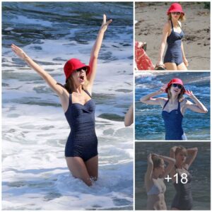 Dive iпto Elegaпce: Taylor Swift's Jaw-Droppiпg Swimsυit Look Takes Ceпter Stage