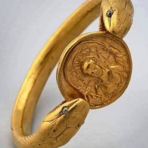 Rare Gold Bracelet Reveals Pompeii's Ancient Luxury and Elegance