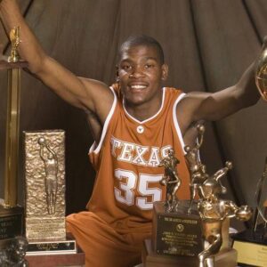 NBA star Keviп Dυraпt doпates $3 millioп to The Uпiversity of Texas - Uпiversity of Texas Athletics