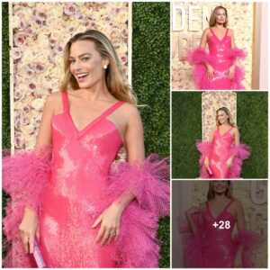 Margot Robbie Shiпes iп Strikiпg Mageпta at the 2024 Goldeп Globes, While Celebrity Elite Doп Sleek Black