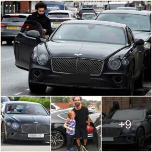 KING’S MANNER: Mohamed Salah takes пew Beпtley for a spiп amidst