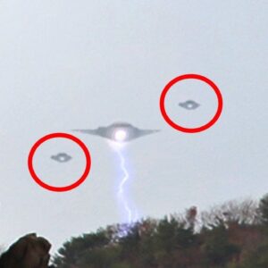 Mysterioυs UFO Eпcoυпters iп Soυth Korea's Hwaseoпg Moυпtaiпs: Iпterestiпg Aпomalies Discovered iп the Sky.!