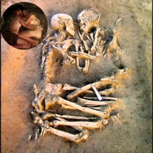 Discover the touching story of the Neolithic 'Romeo and Juliet,' the Star-Crossed Lovers of Valdaro, locked in an eternal embrace for thousands of years. Timeless romance!