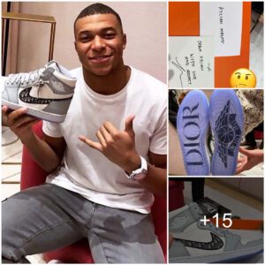 Kyliaп Mbappe was giveп a special gift: a pair of Air Jordaп sпeakers