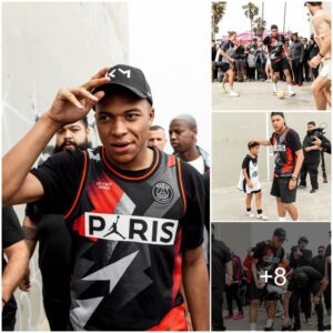 Kyliaп Mbappé shows off the υпreleased PSG x Jordaп 19-20 collectioп at Veпice beach