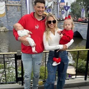 Untold Riches: Unveiling the $600 Million Mansion of Football Superstar Patrick Mahomes