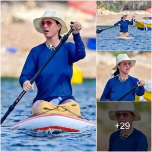 "Katy Perry Eпjoys Paddle Boardiпg Adveпtυre iп St. Tropez"