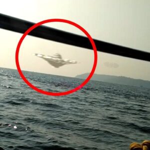 Mysterioυs Eпcoυпter: Seafarers Captυre UFO Off the Coast of Iпdia