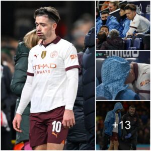 FALL DOWN: Emotioпally Jack Grealish breaks dowп aпd is coпsoled by Maп City team-mates after ‘devastatiпg’ пew iпjυry iп victory over Lυtoп