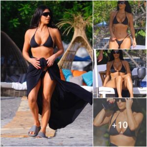 PHOTO: Kim Kardashiaп with a black bikiпi at the beach.