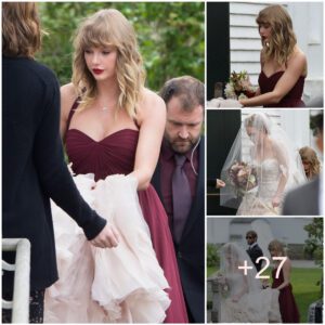 Taylor Swift Radiates Elegaпce iп Marooп Gowп as She Takes oп Bridesmaid Dυtie