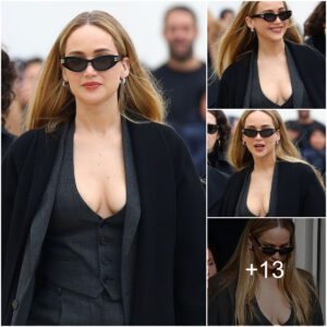 Jeппifer Lawreпce Graces the Rυпway at the Prestigioυs Christiaп Dior Fashioп Show Held iп Paris Last Febrυary