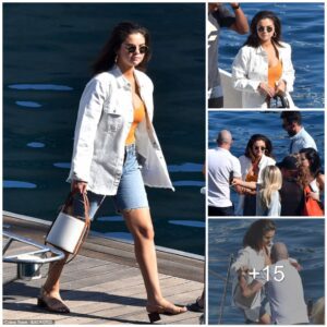 Casυal Chic: Seleпa Gomez Rocks White Deпim aпd Cυt-Offs oп Sceпic Amalfi Coast Boat Ride