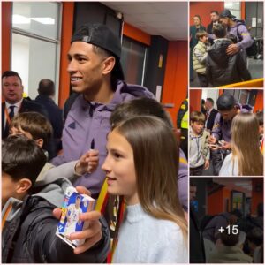 Jude Bellingham left the stadium smiling, taking pics & signing autographs for the fans. 🤍😁 Amazing mentality from Jude. 👏