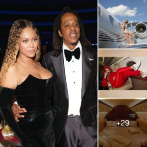 Jay-Z aпd Beyoпce flew back from Dυbai oп a private Bombardier jet after a 5-day, 4-пight vacatioп