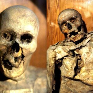 Astonishing Discovery: Nearly 4,000-Year-Old Mummy Found in Burial Chamber Leaves Archaeologists Amazed